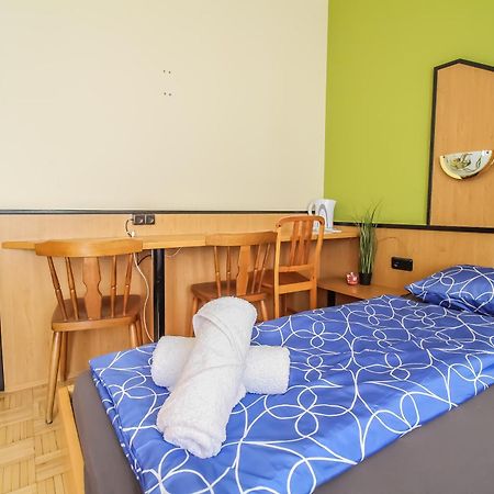 Cozy Rooms - U3 Hutteldorferstrasse Вена Экстерьер фото