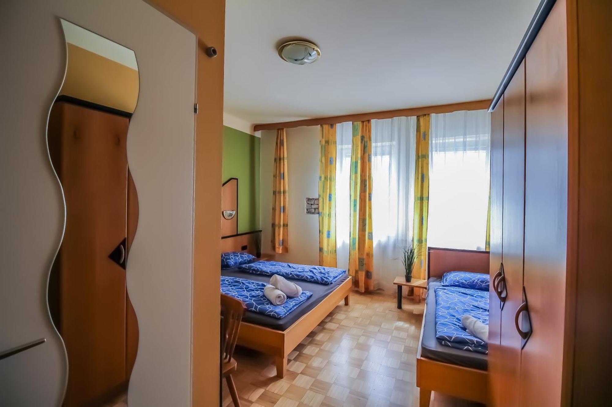 Cozy Rooms - U3 Hutteldorferstrasse Вена Экстерьер фото