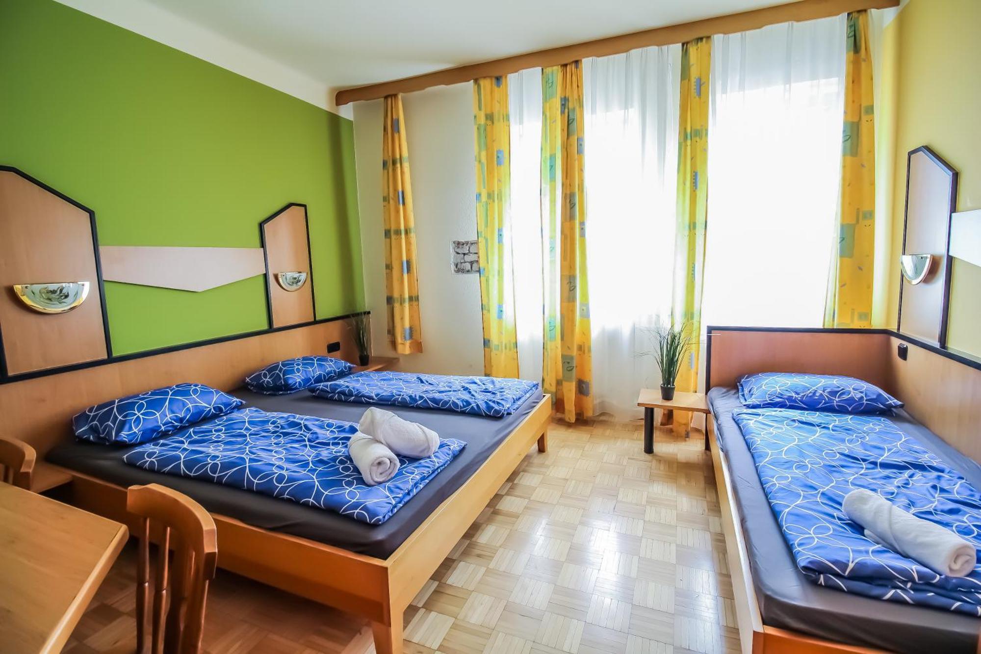 Cozy Rooms - U3 Hutteldorferstrasse Вена Экстерьер фото