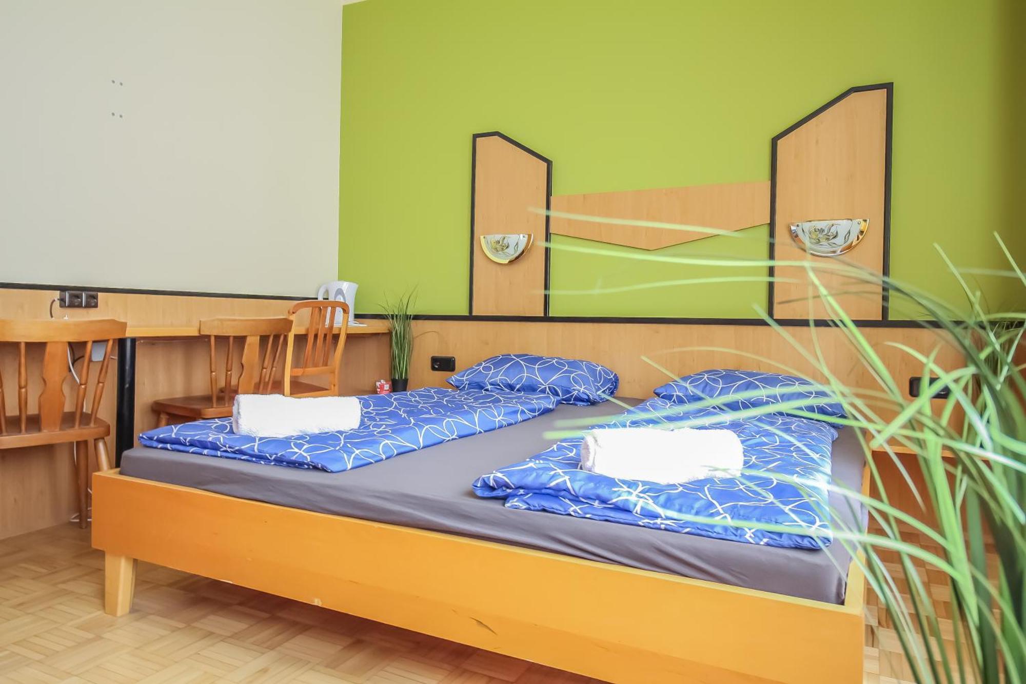 Cozy Rooms - U3 Hutteldorferstrasse Вена Экстерьер фото
