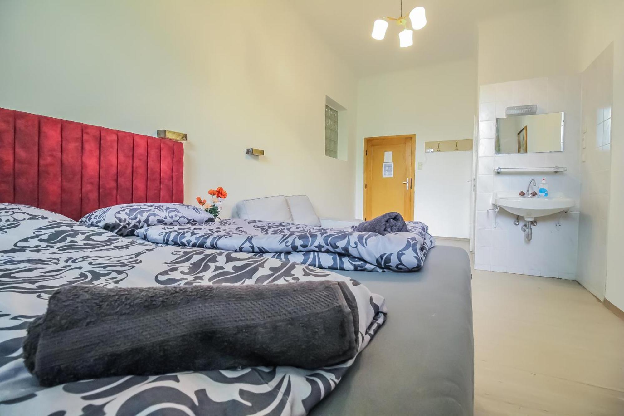Cozy Rooms - U3 Hutteldorferstrasse Вена Экстерьер фото