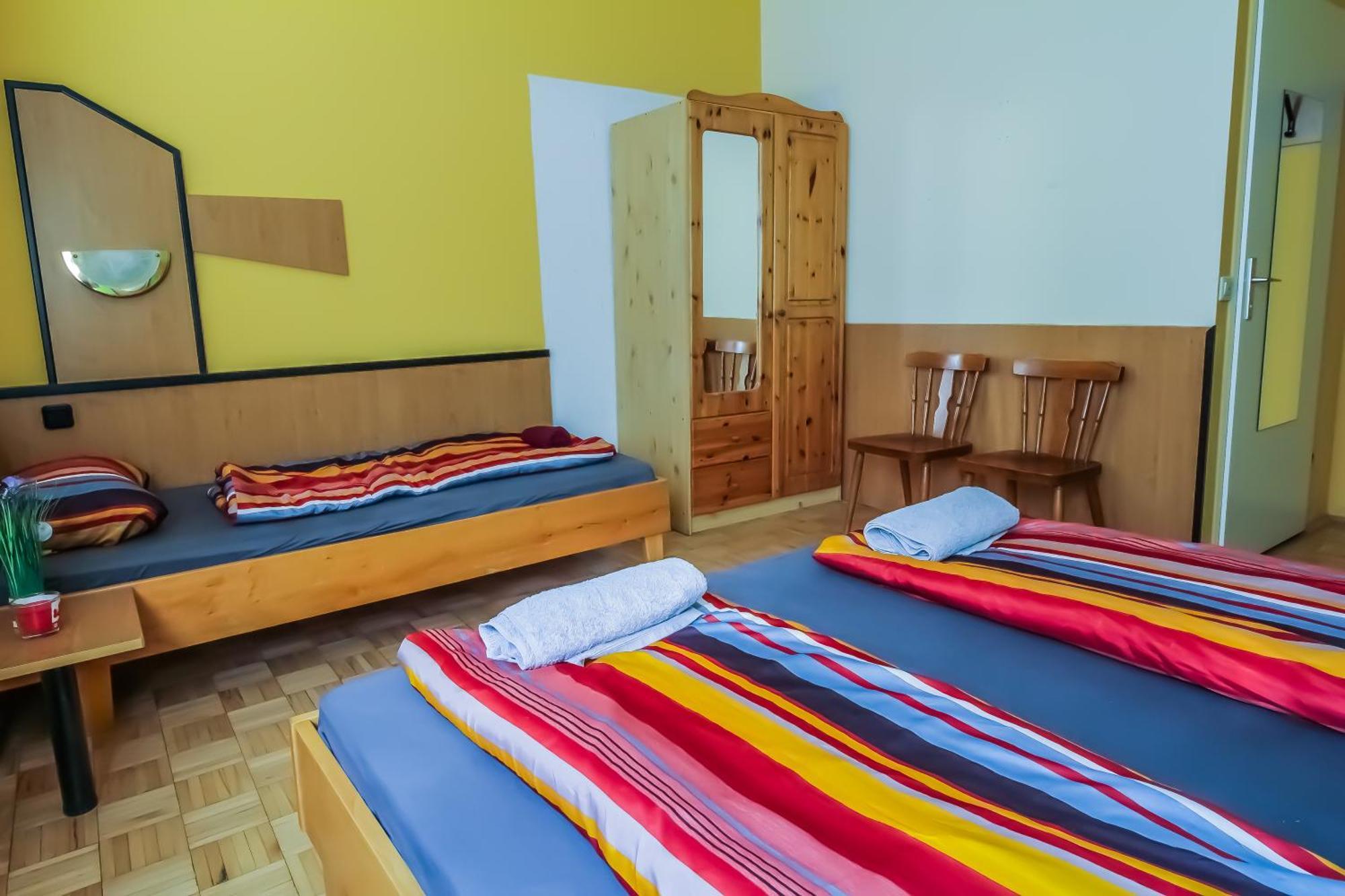 Cozy Rooms - U3 Hutteldorferstrasse Вена Экстерьер фото