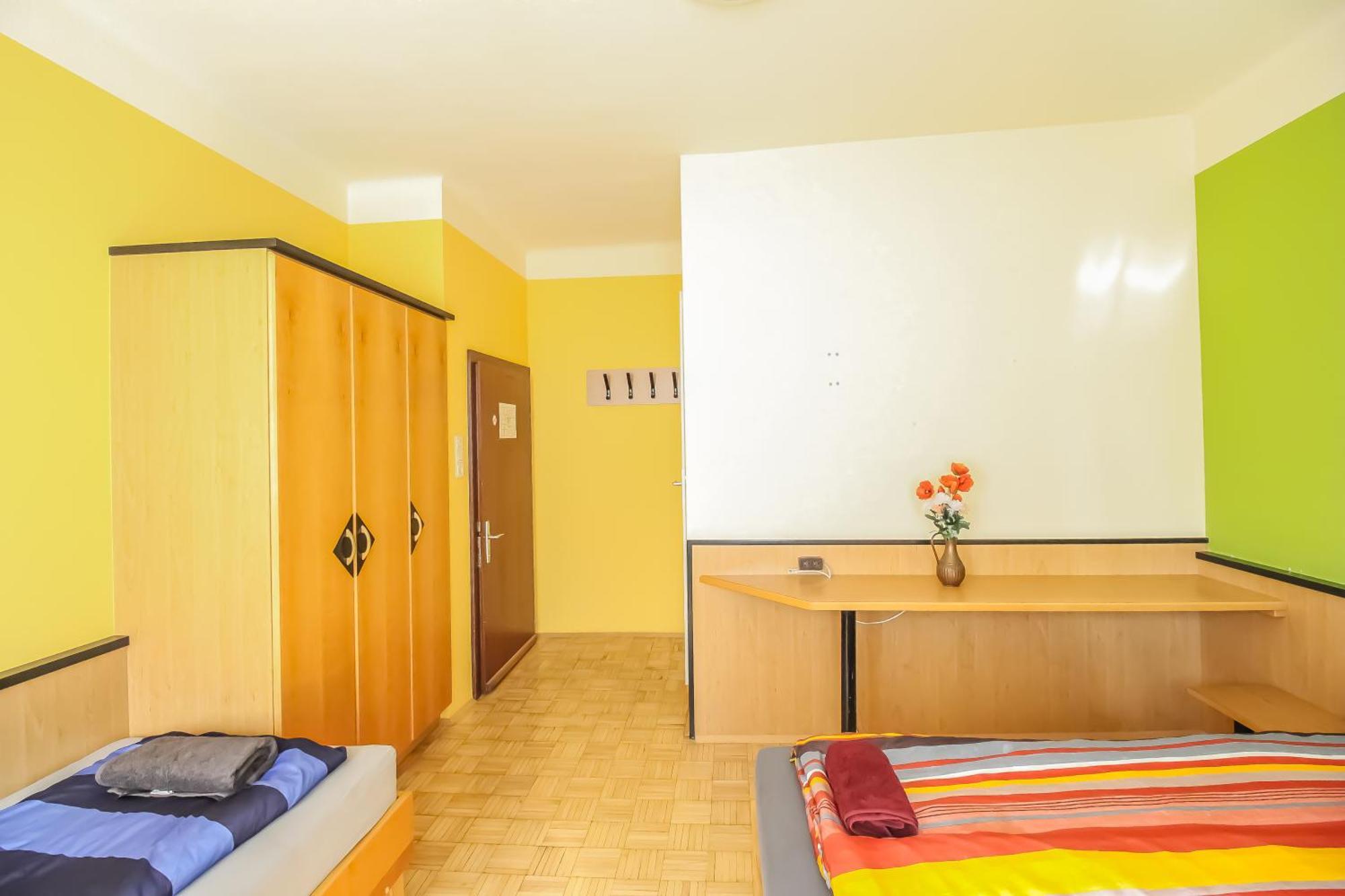 Cozy Rooms - U3 Hutteldorferstrasse Вена Экстерьер фото