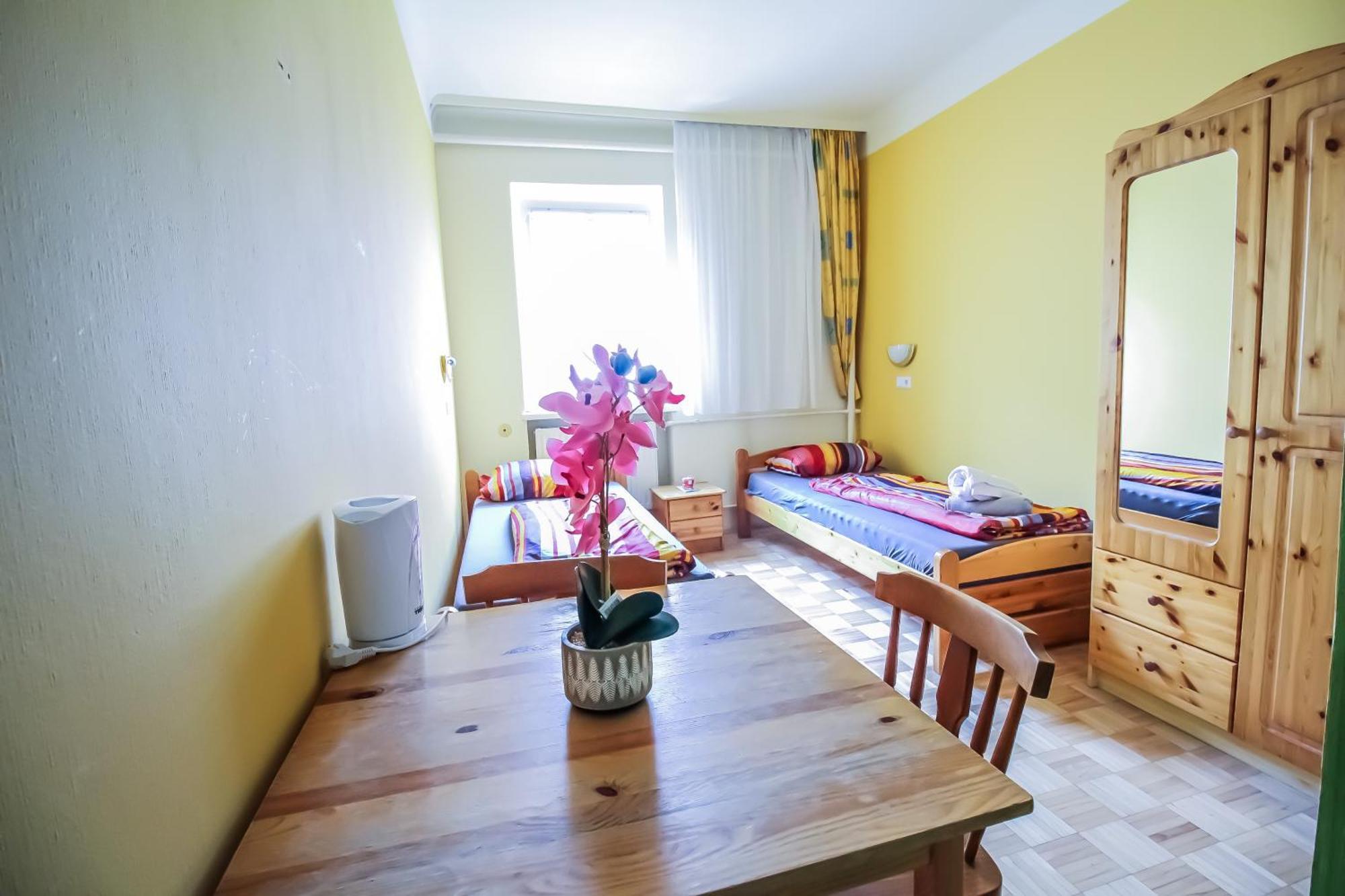 Cozy Rooms - U3 Hutteldorferstrasse Вена Экстерьер фото