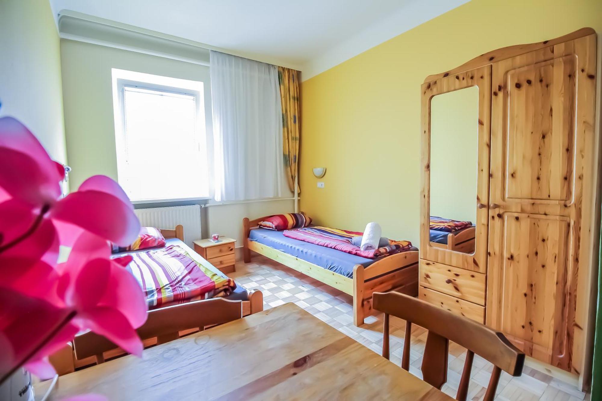 Cozy Rooms - U3 Hutteldorferstrasse Вена Экстерьер фото