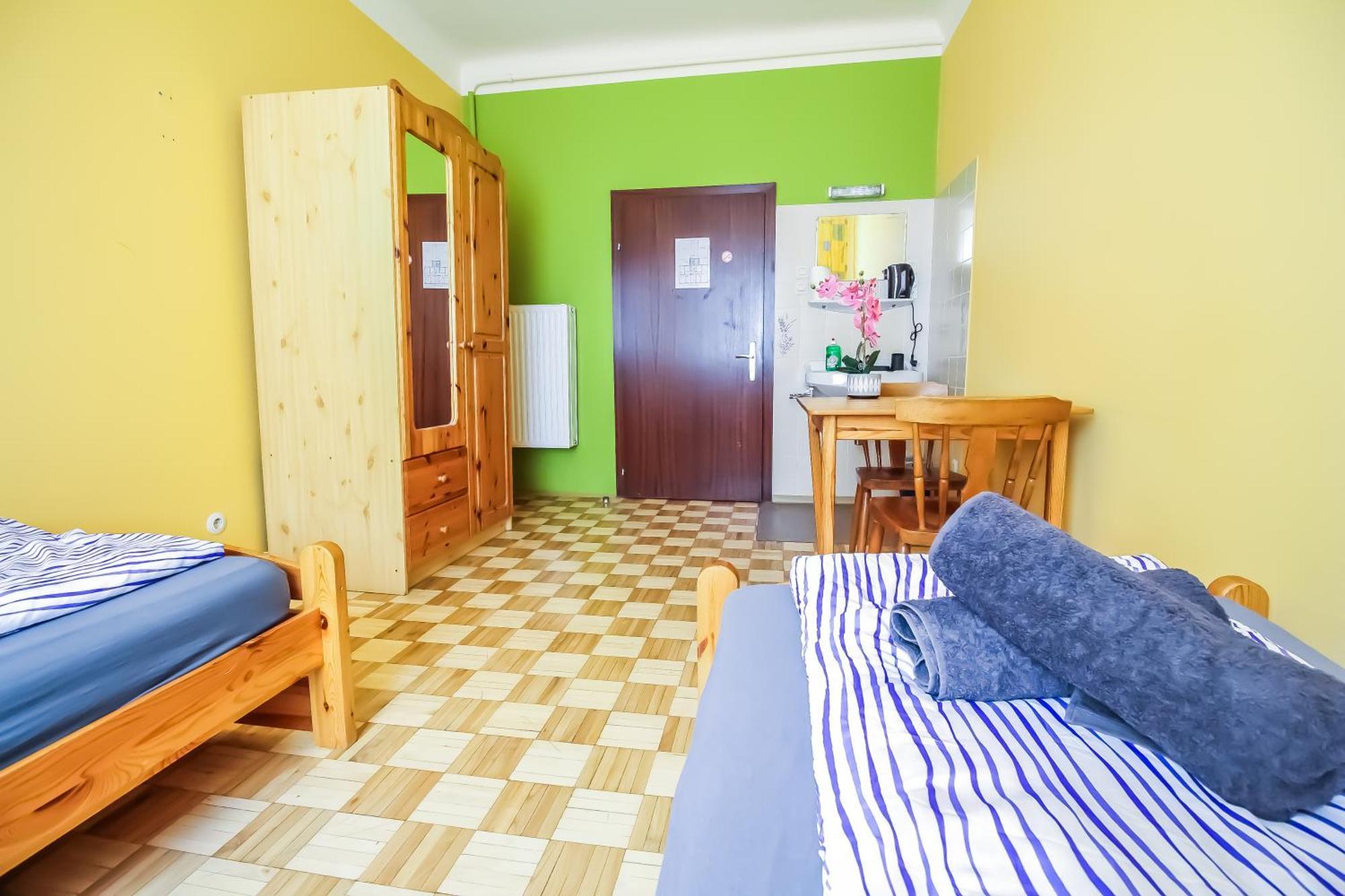 Cozy Rooms - U3 Hutteldorferstrasse Вена Экстерьер фото