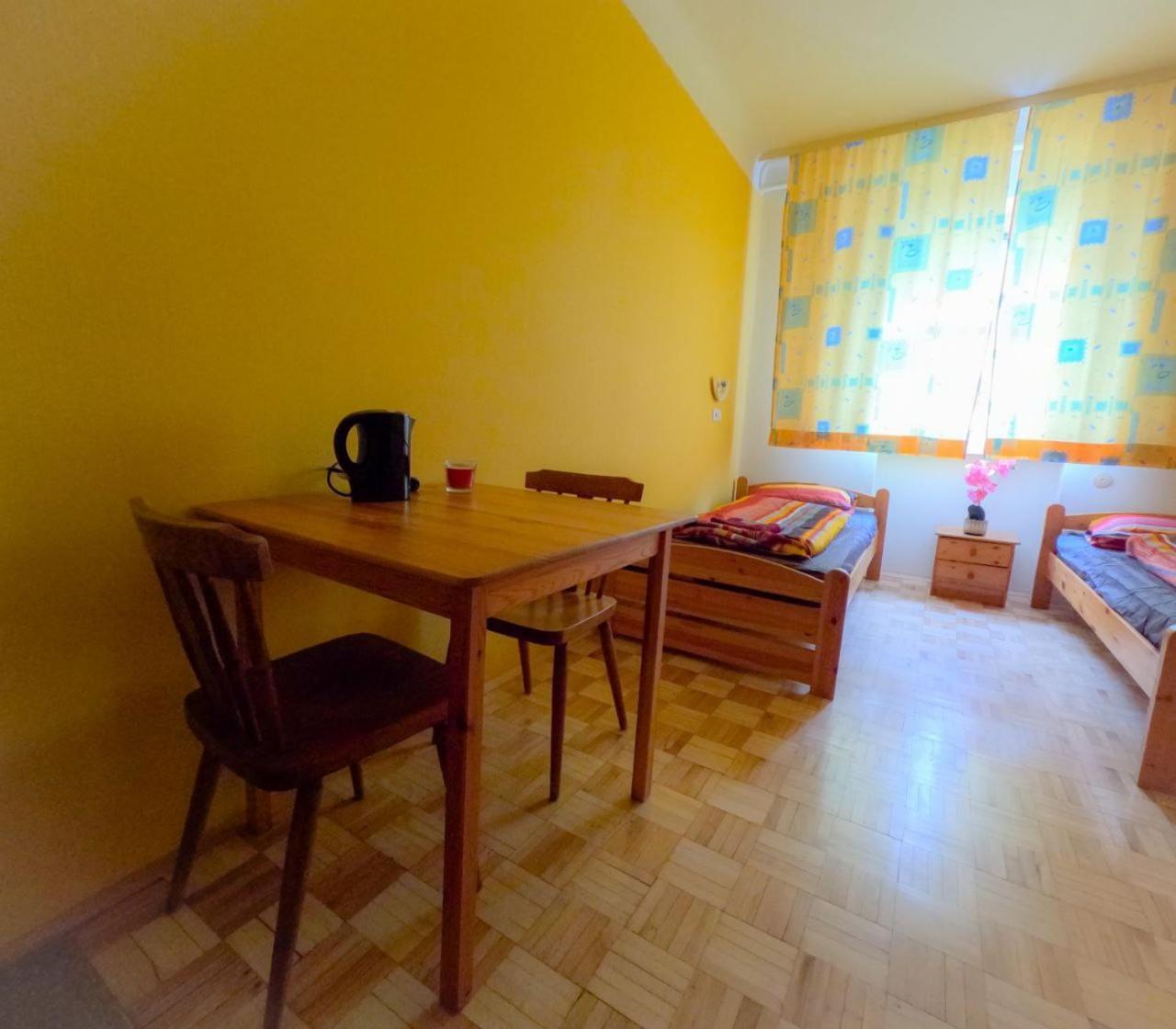 Cozy Rooms - U3 Hutteldorferstrasse Вена Экстерьер фото