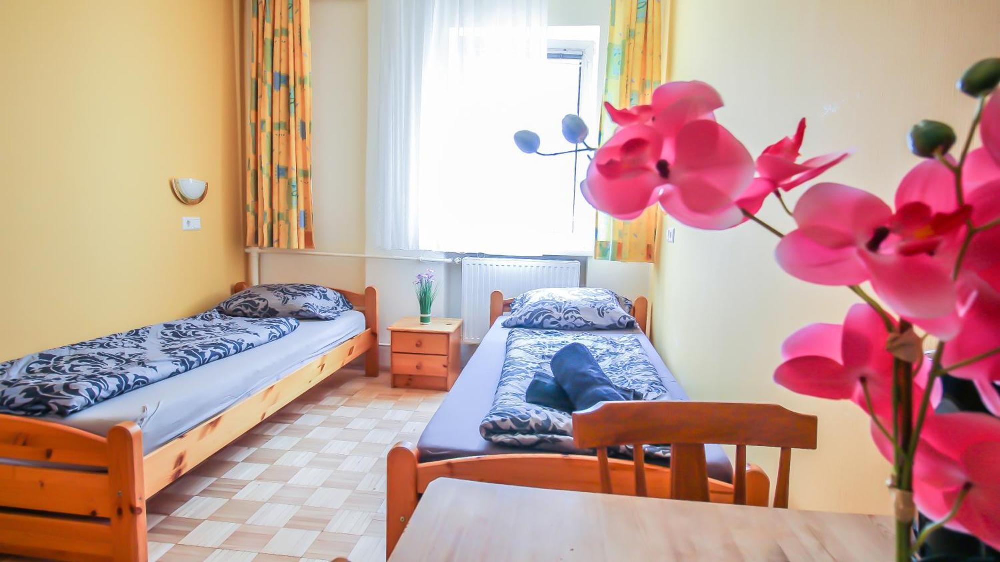 Cozy Rooms - U3 Hutteldorferstrasse Вена Экстерьер фото