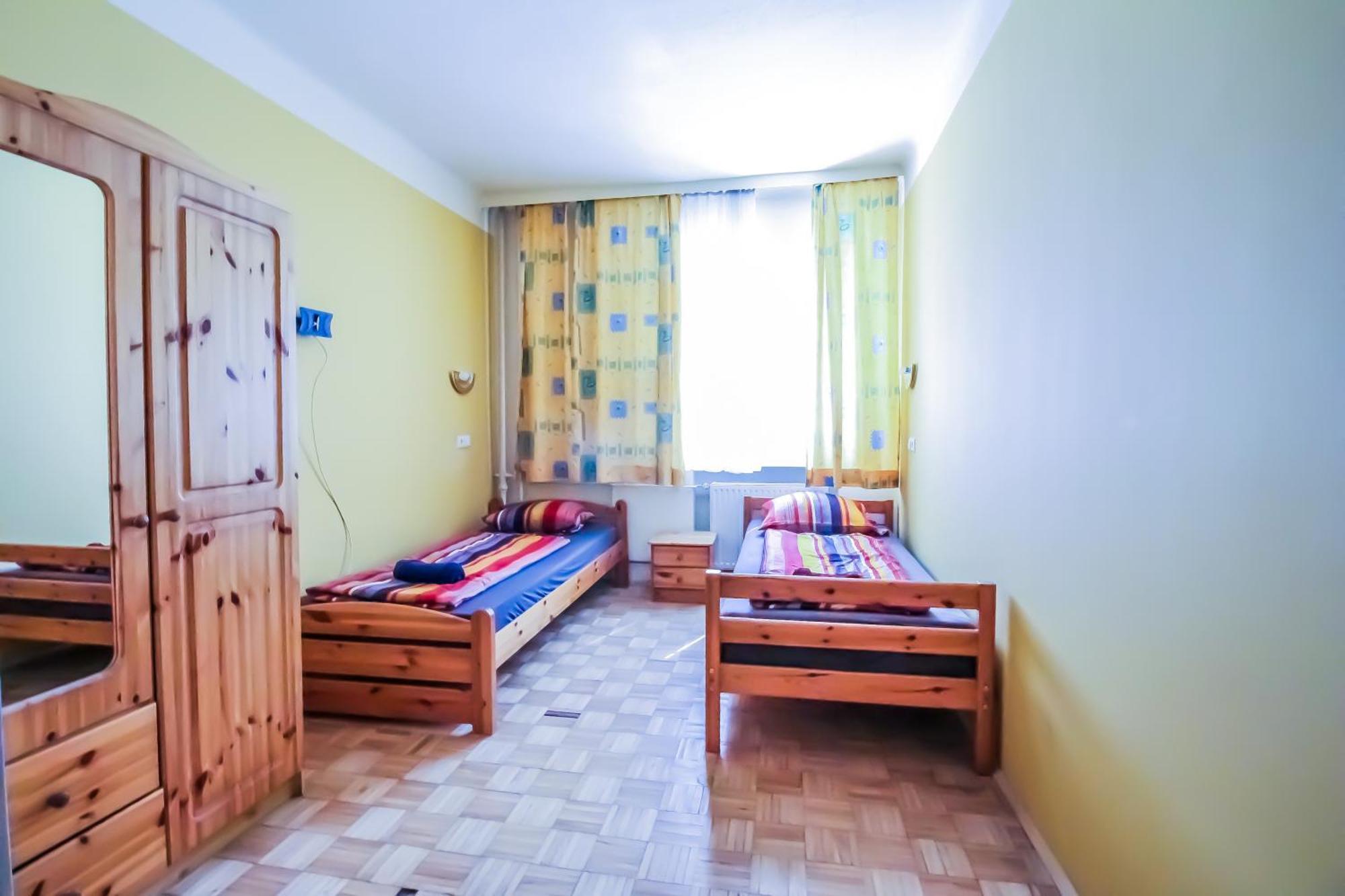 Cozy Rooms - U3 Hutteldorferstrasse Вена Экстерьер фото