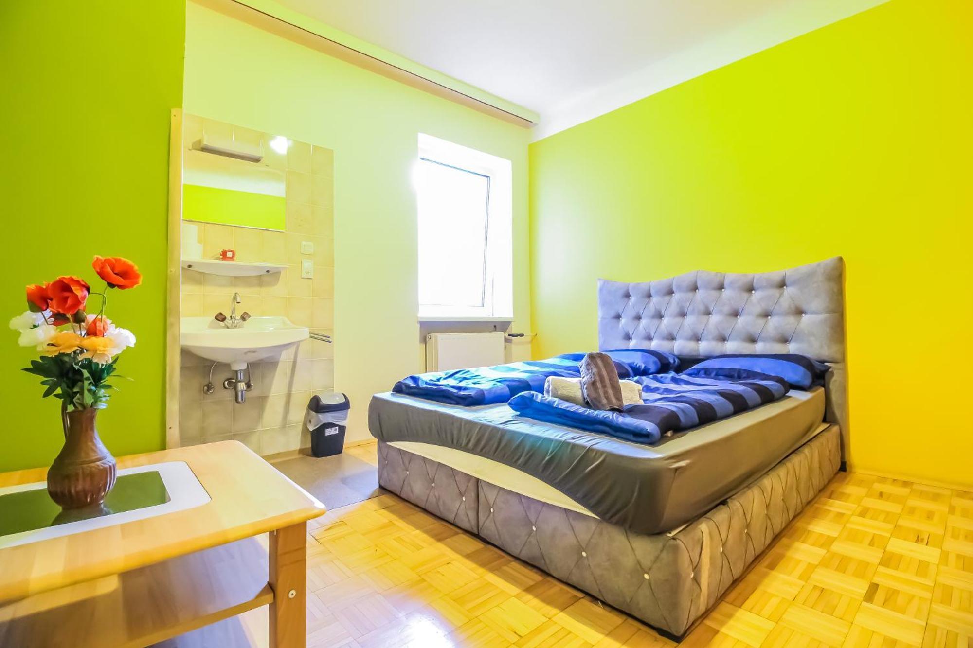Cozy Rooms - U3 Hutteldorferstrasse Вена Экстерьер фото