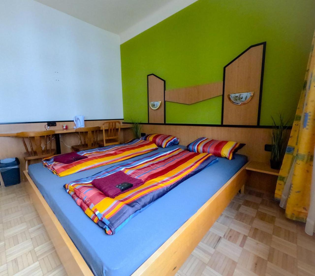 Cozy Rooms - U3 Hutteldorferstrasse Вена Экстерьер фото