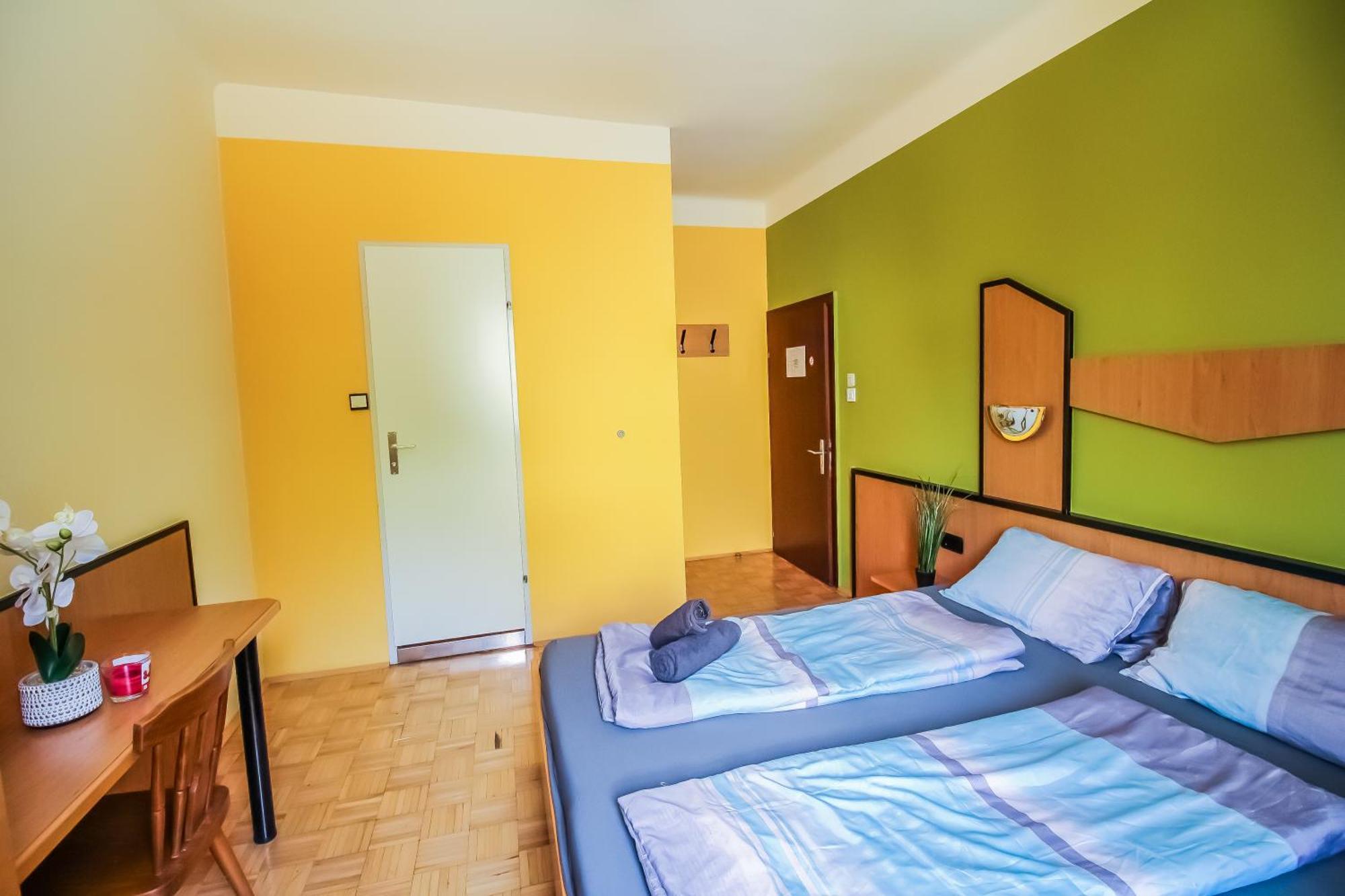 Cozy Rooms - U3 Hutteldorferstrasse Вена Экстерьер фото