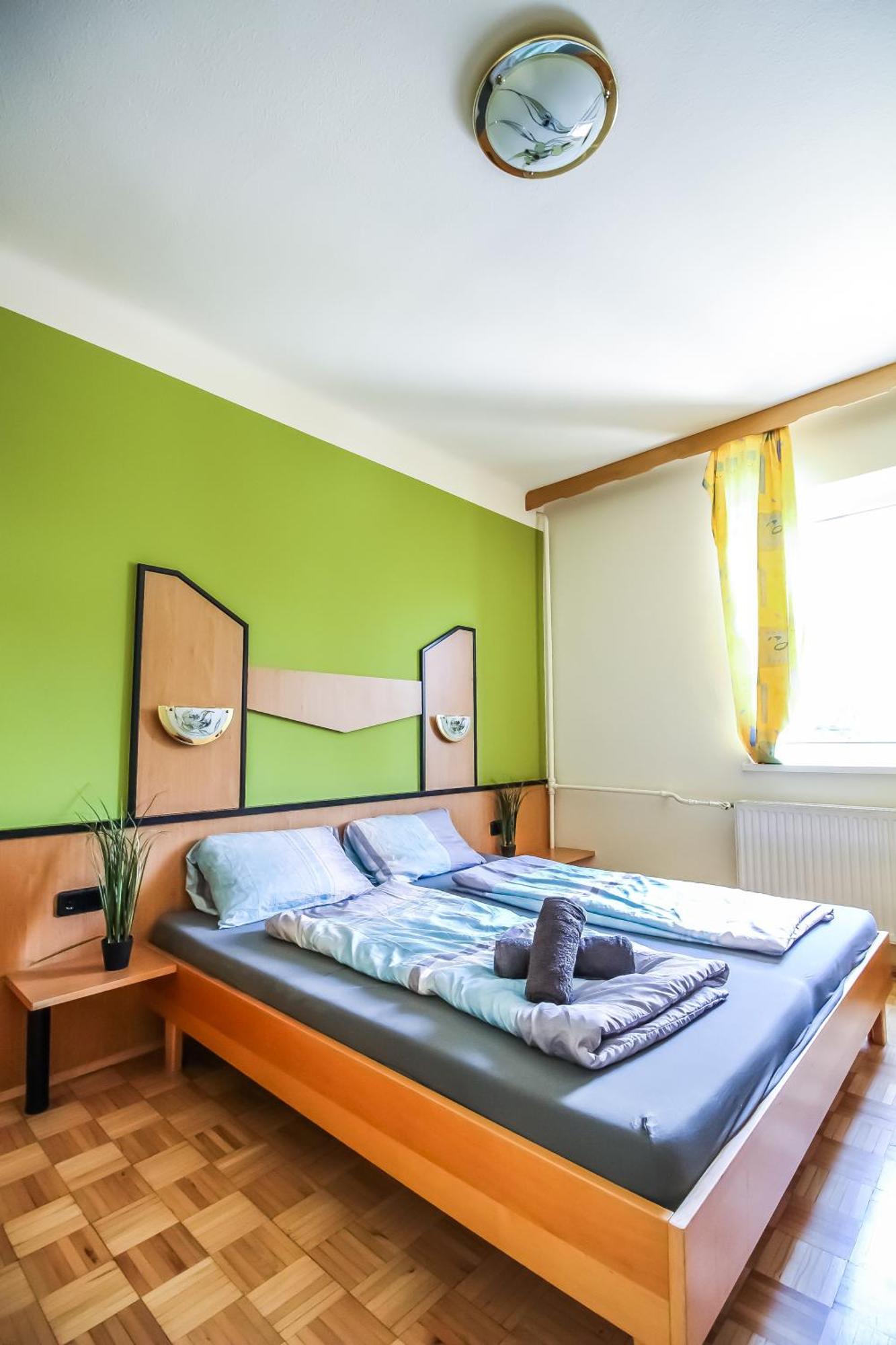 Cozy Rooms - U3 Hutteldorferstrasse Вена Экстерьер фото
