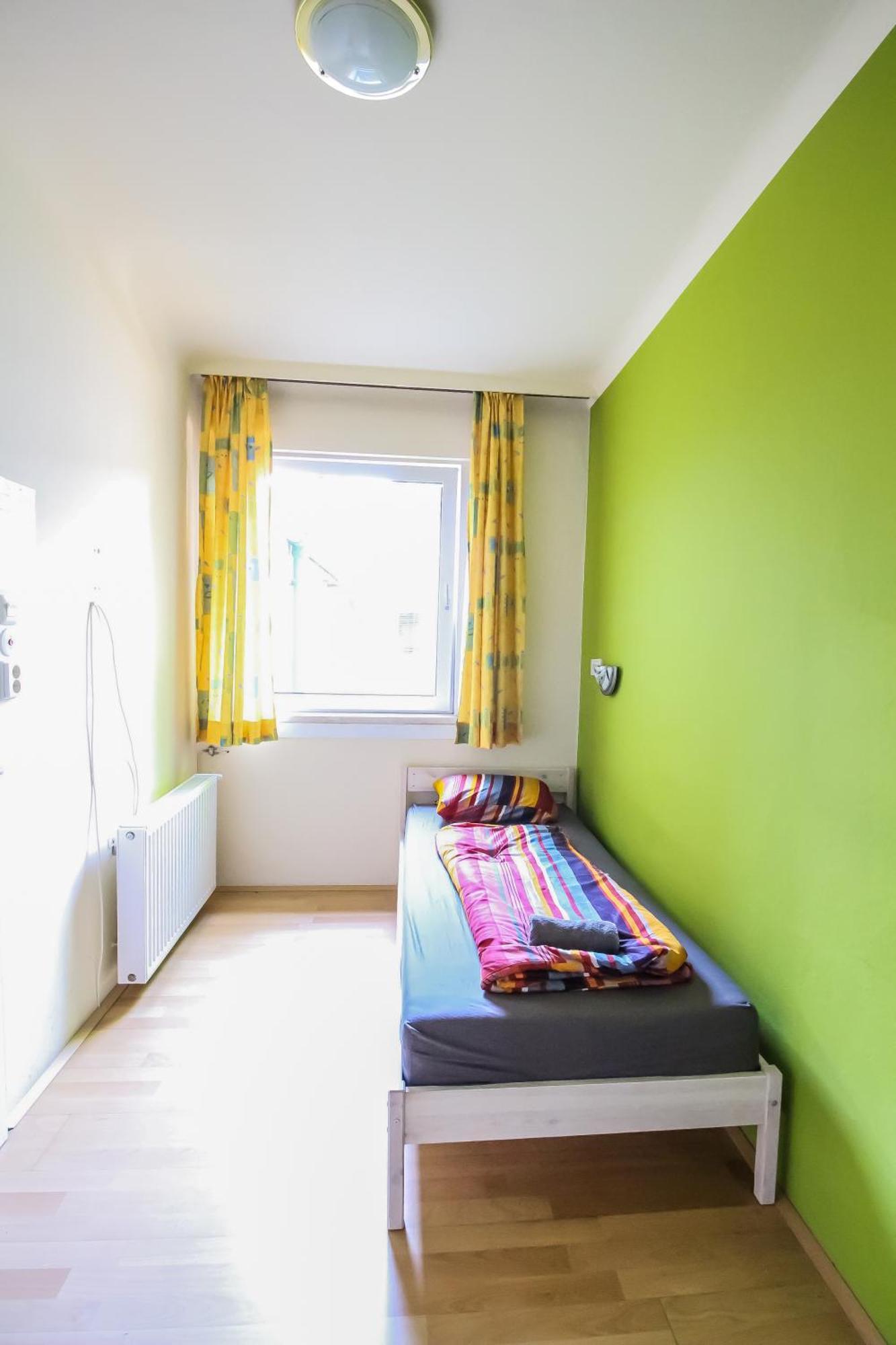 Cozy Rooms - U3 Hutteldorferstrasse Вена Экстерьер фото