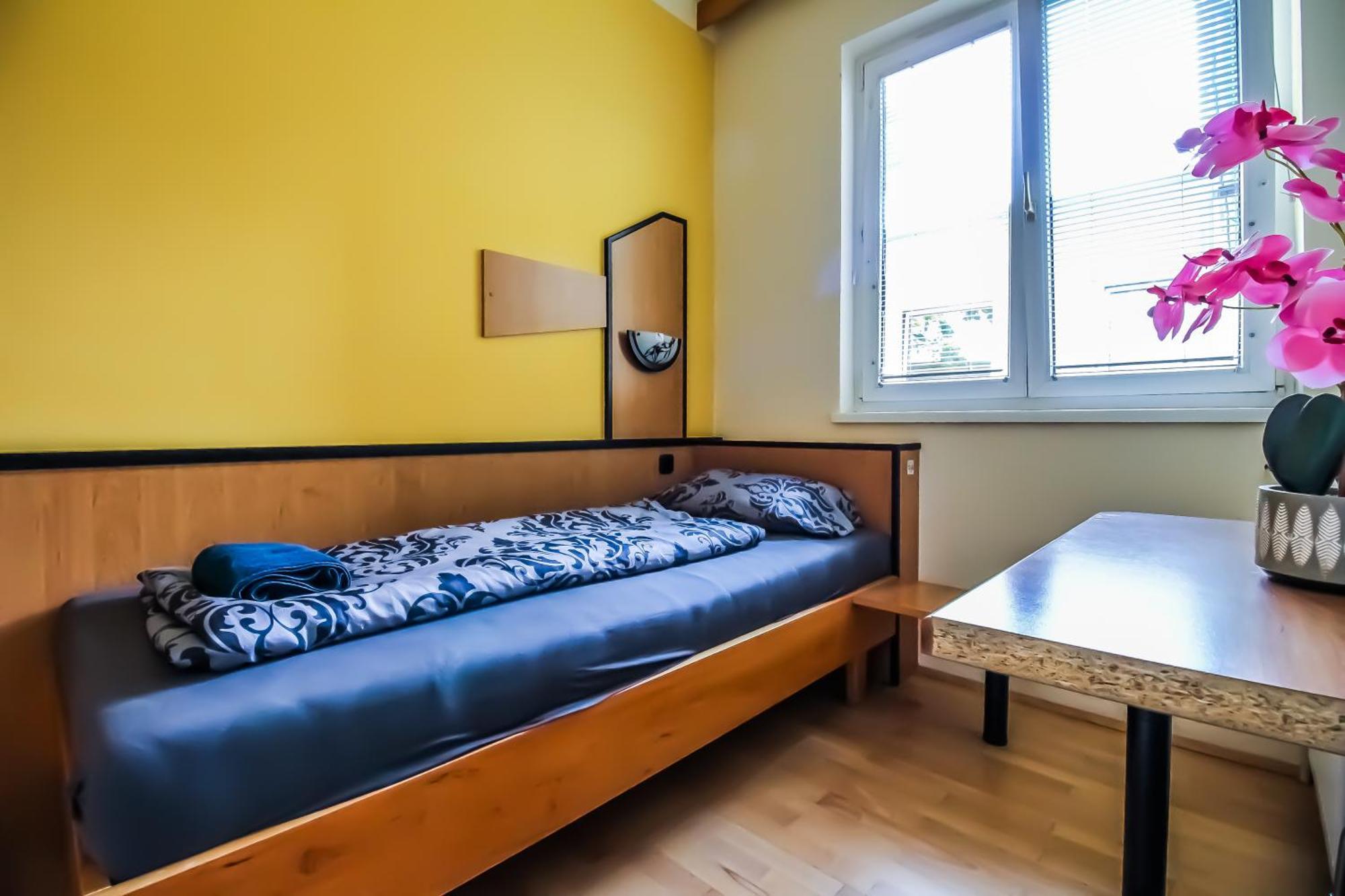 Cozy Rooms - U3 Hutteldorferstrasse Вена Экстерьер фото