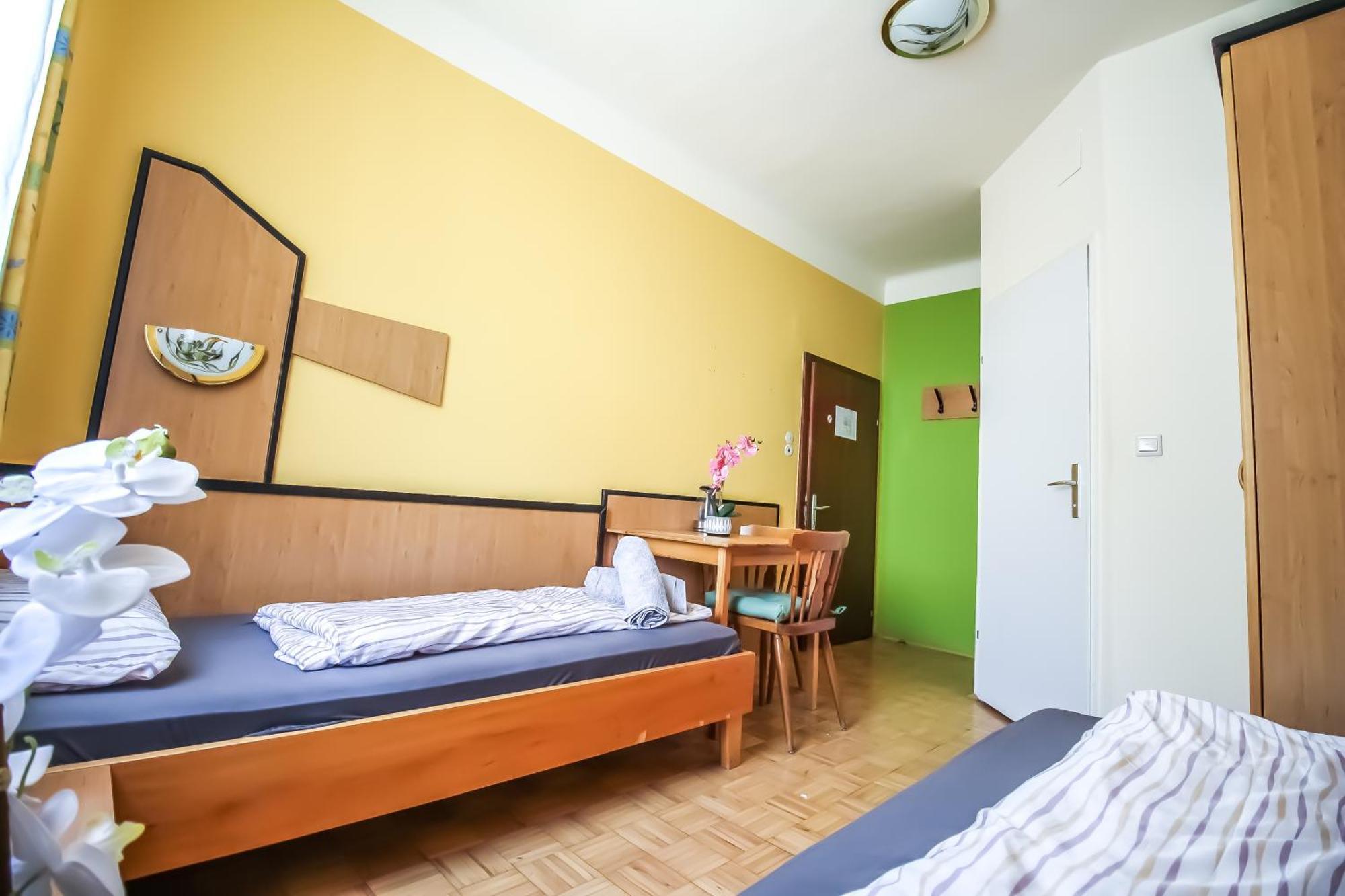 Cozy Rooms - U3 Hutteldorferstrasse Вена Экстерьер фото