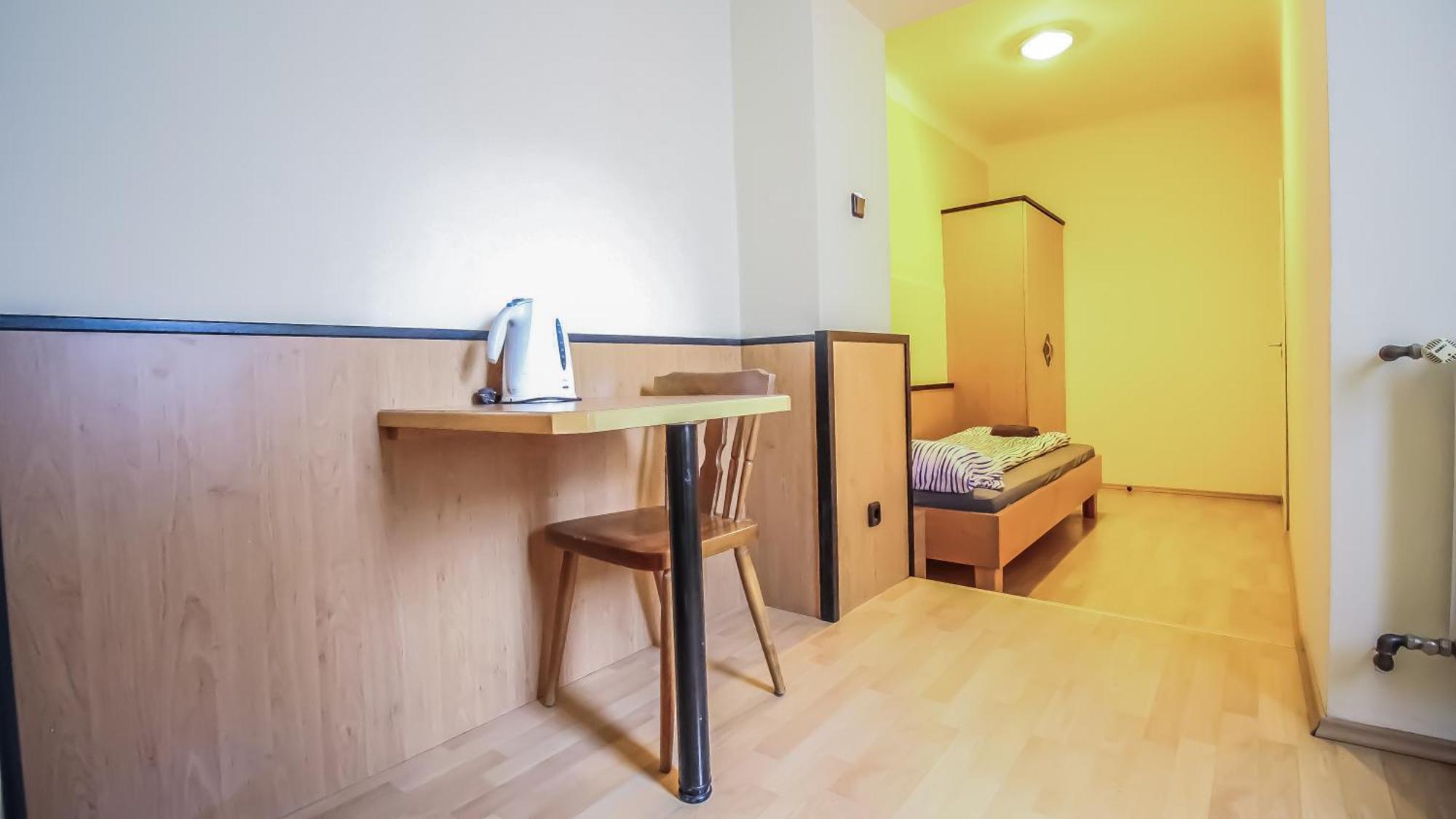 Cozy Rooms - U3 Hutteldorferstrasse Вена Экстерьер фото